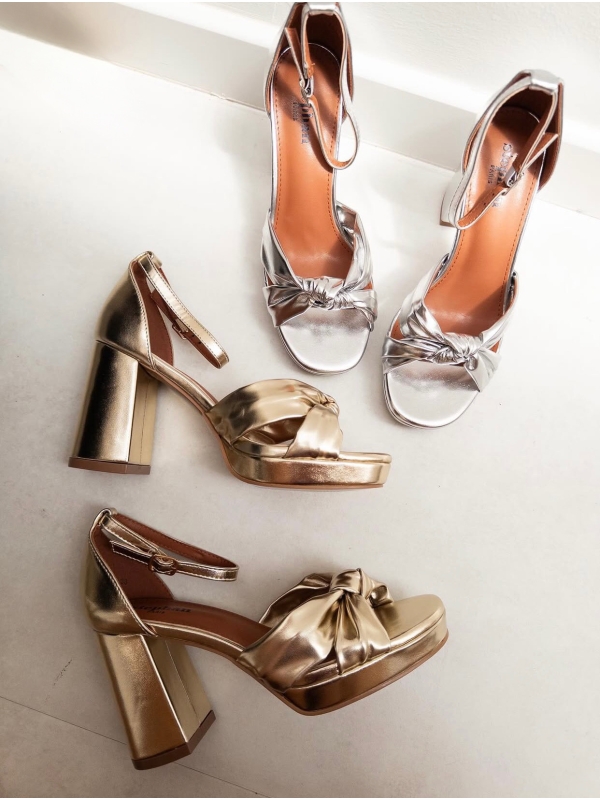 Sandálias Carol com salto dourado