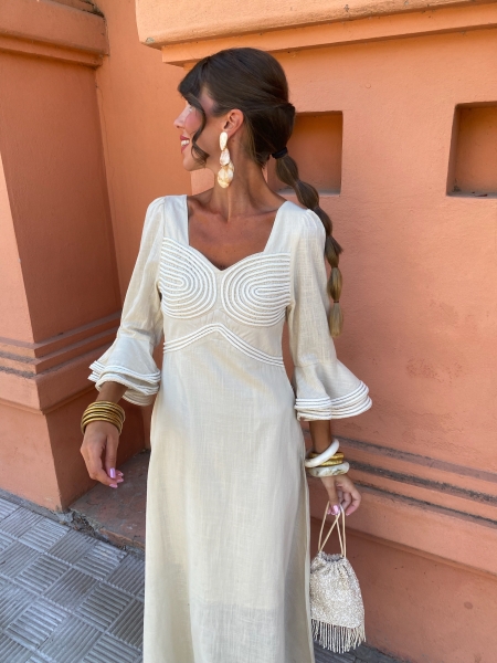 Vestido etíope de mangas bege