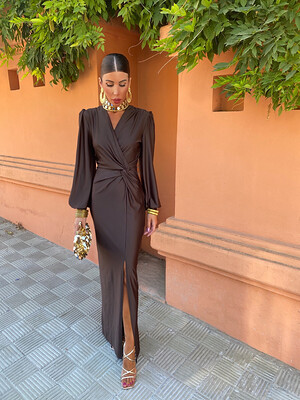 Robe marron écarlate