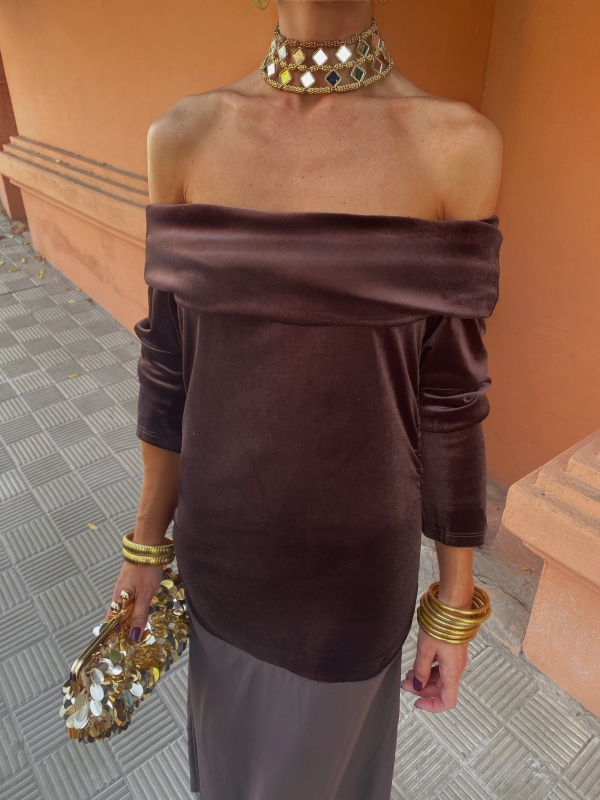 Vestido castanho borgonha