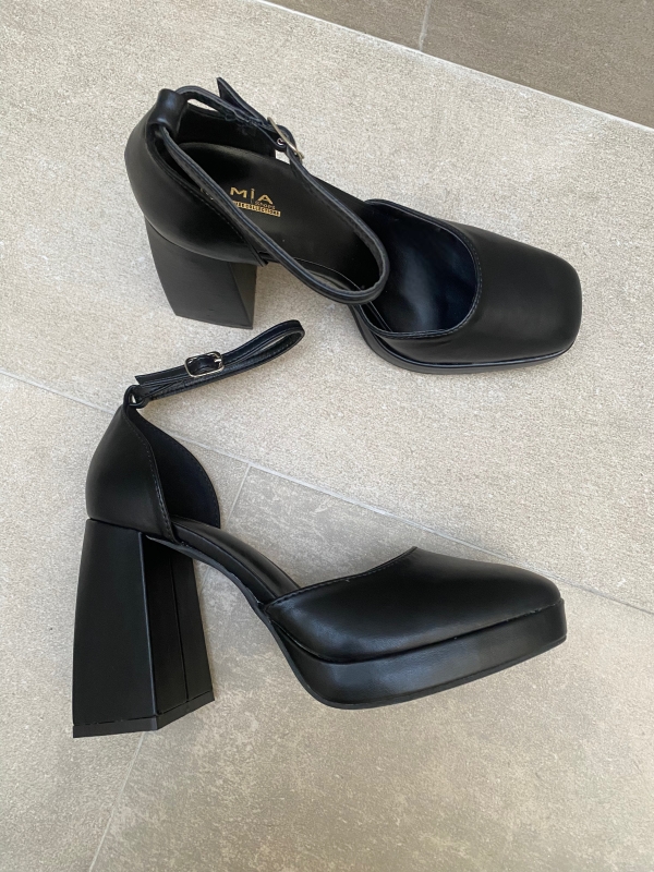 Talons fermés noirs