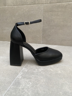 Talons fermés noirs