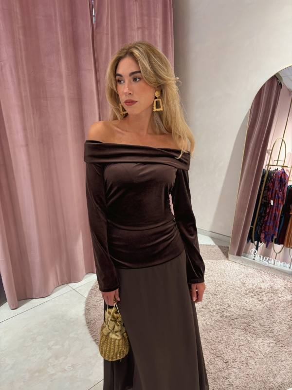 Vestido castanho borgonha