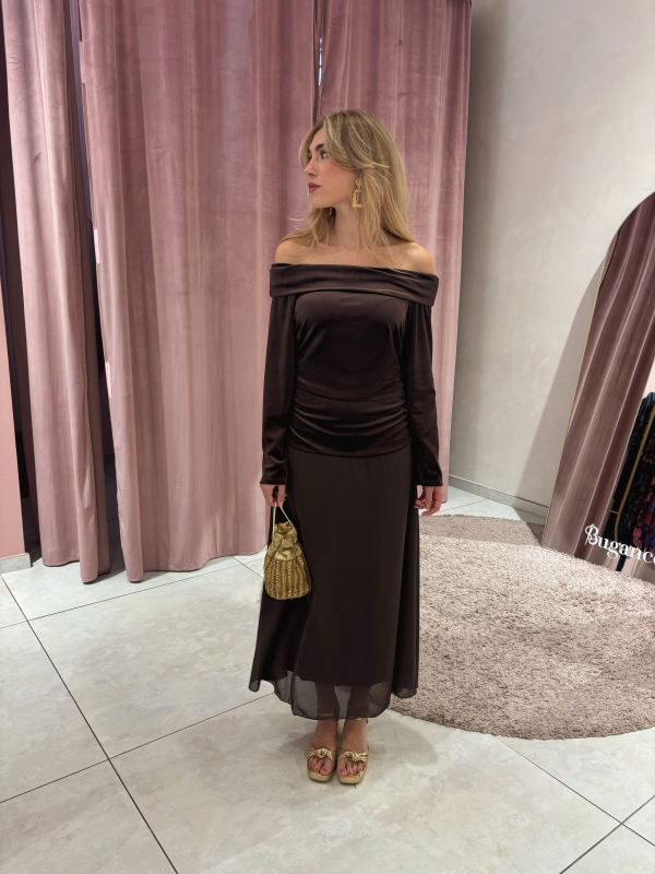 Vestido castanho borgonha