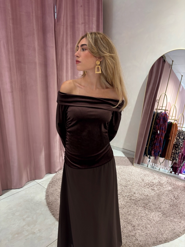 Vestido castanho borgonha