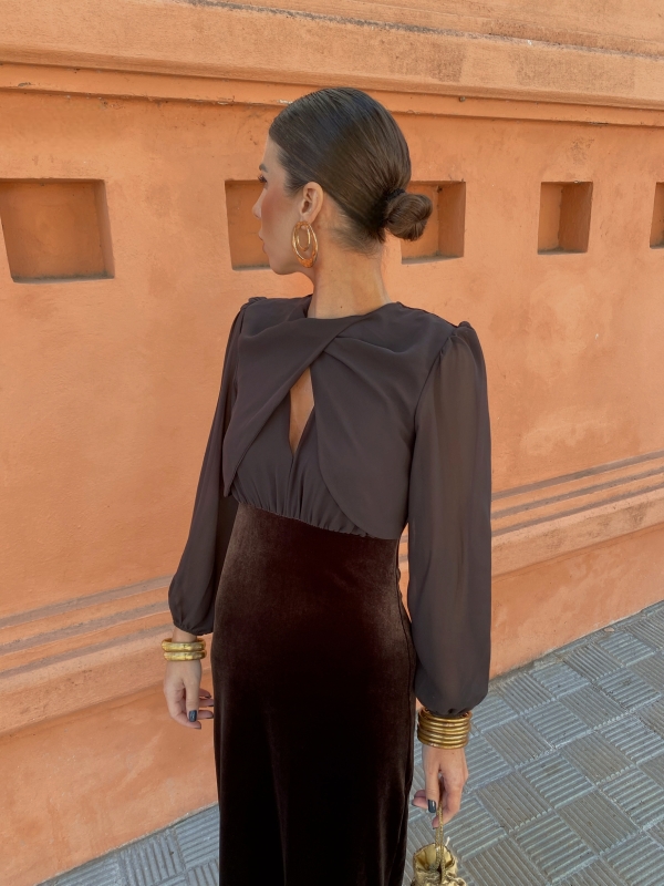 Vestido castanho Vedruna