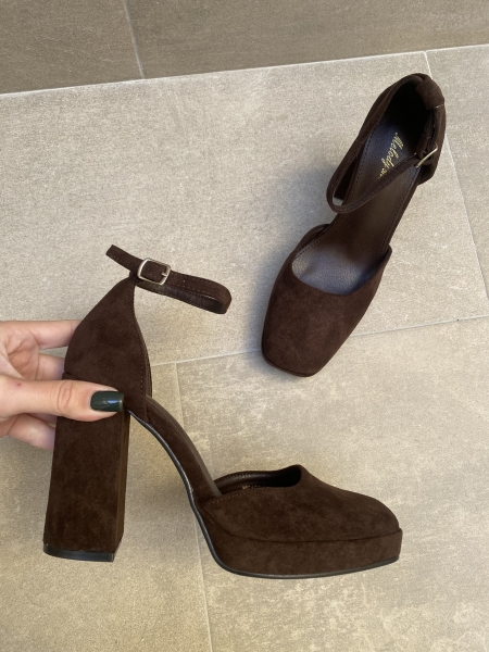 Talons fermés marron