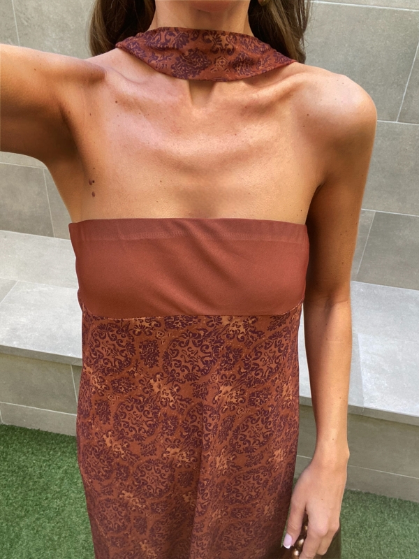 Vestido laranja polinésio