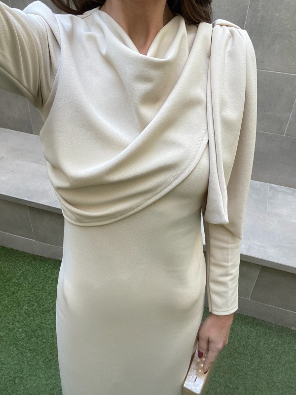 Vestido bege com mangas Rovira