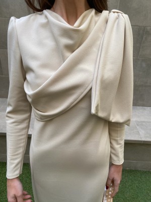 Vestido bege com mangas Rovira