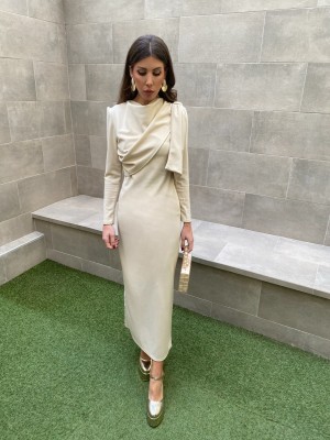 Vestido bege com mangas Rovira