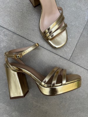 Sandales à talons éternels