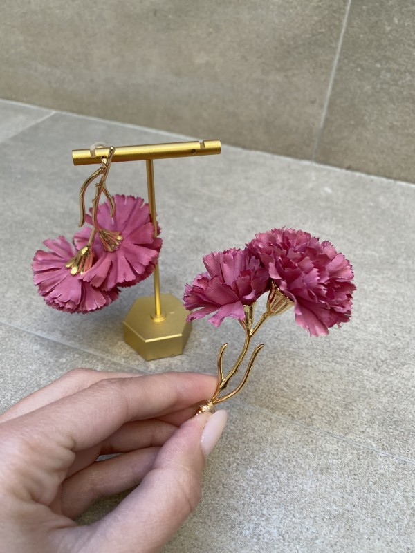 Orecchini a forma di garofano rosa