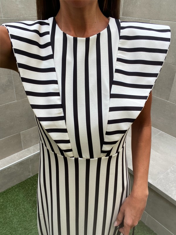 Robe à rayures noires et blanches