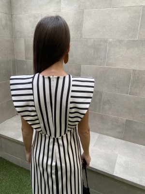 Robe à rayures noires et blanches