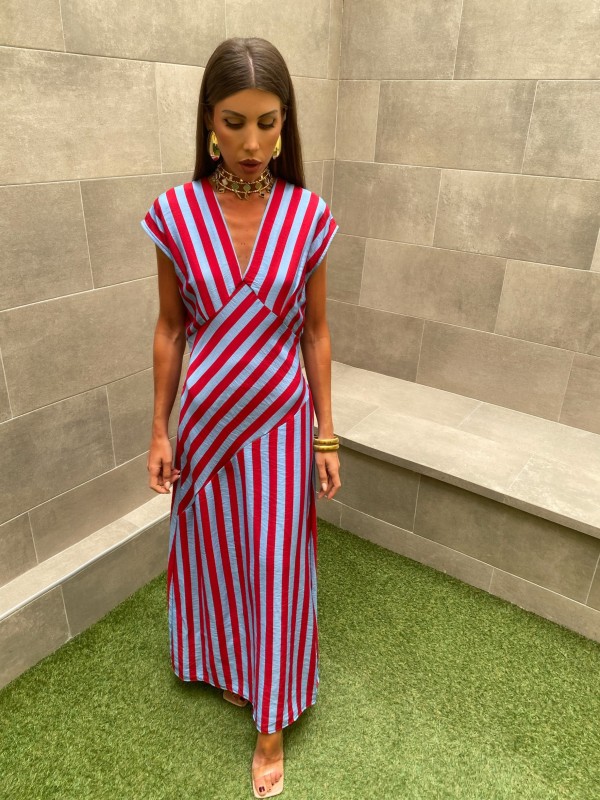 Robe à rayures rouges et bleu clair