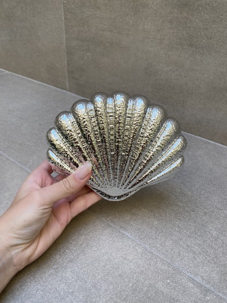 Silver Shell Clutch 2