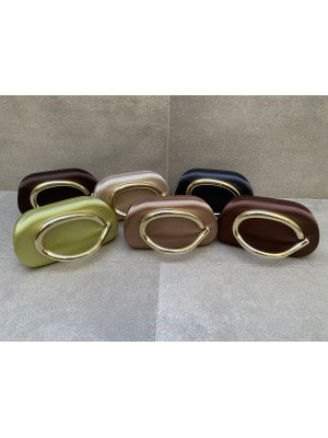 Pochette à bord satiné (couleurs variées)