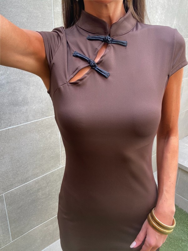 Vestido marrom japonês