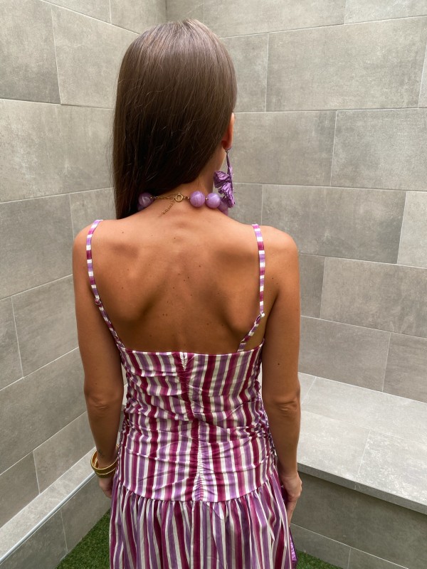 Vestido em tons de roxo