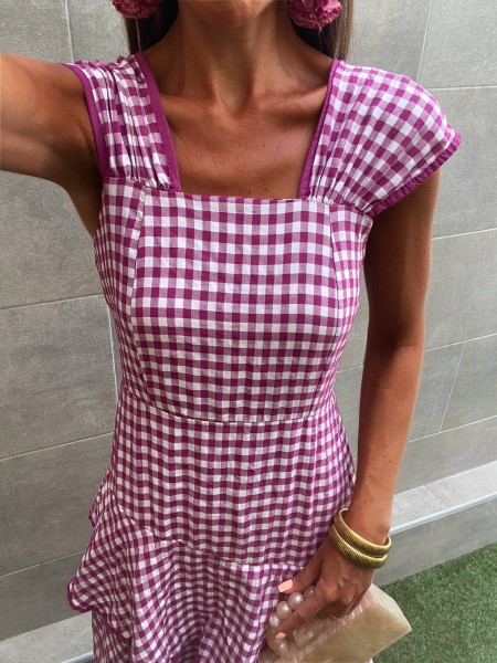 Vestido rosa xadrez com babados