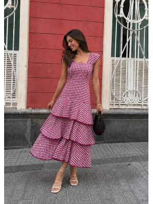 Robe rose à carreaux vichy et volants