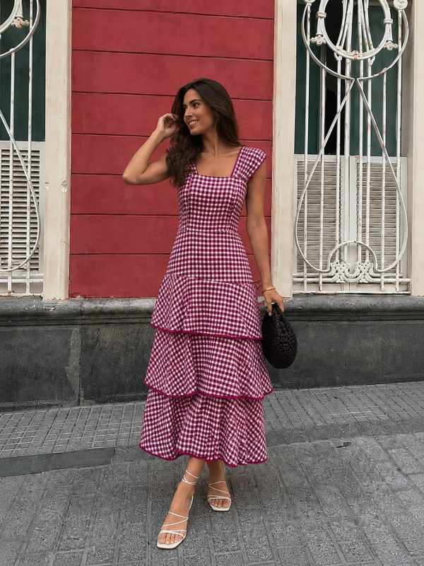 Abito a balze a quadretti rosa