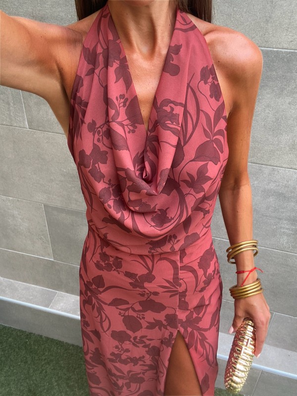 Robe rose de Sainte-Lucie