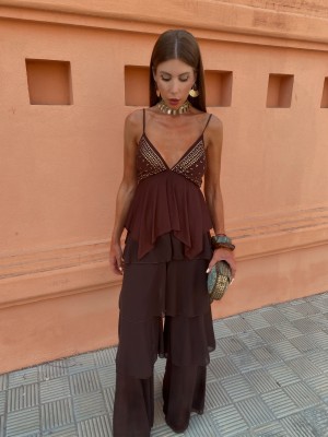 Pantaloni marroni con volant