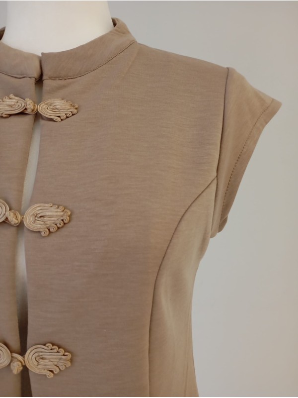 Ensemble beige de Hong Kong