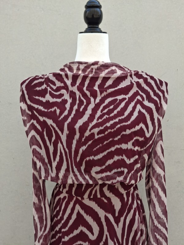 Completo color crema con stampa zebrata