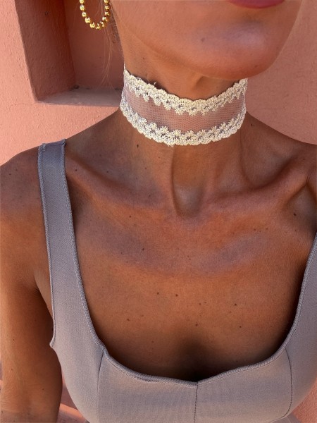 Chantilly choker