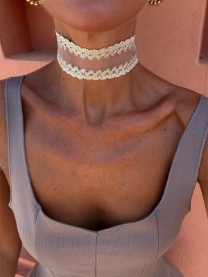 Chantilly choker