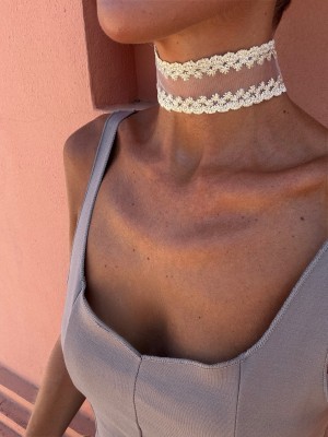 Chantilly choker