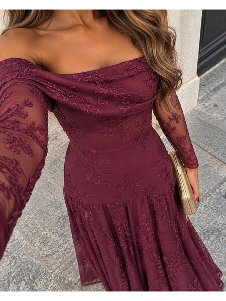 Vestido com ombros inspirado na Torá