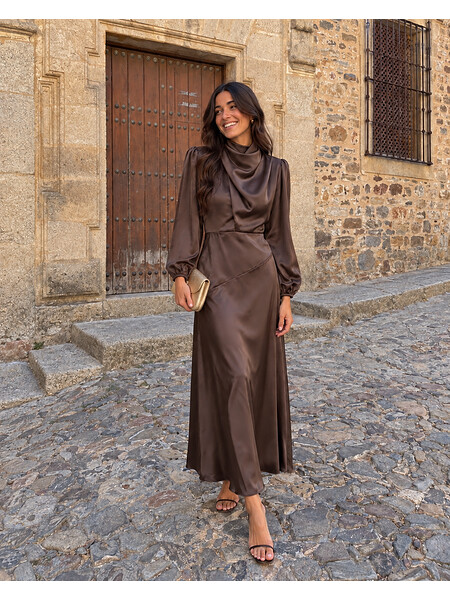 Robe brune d'Euripide