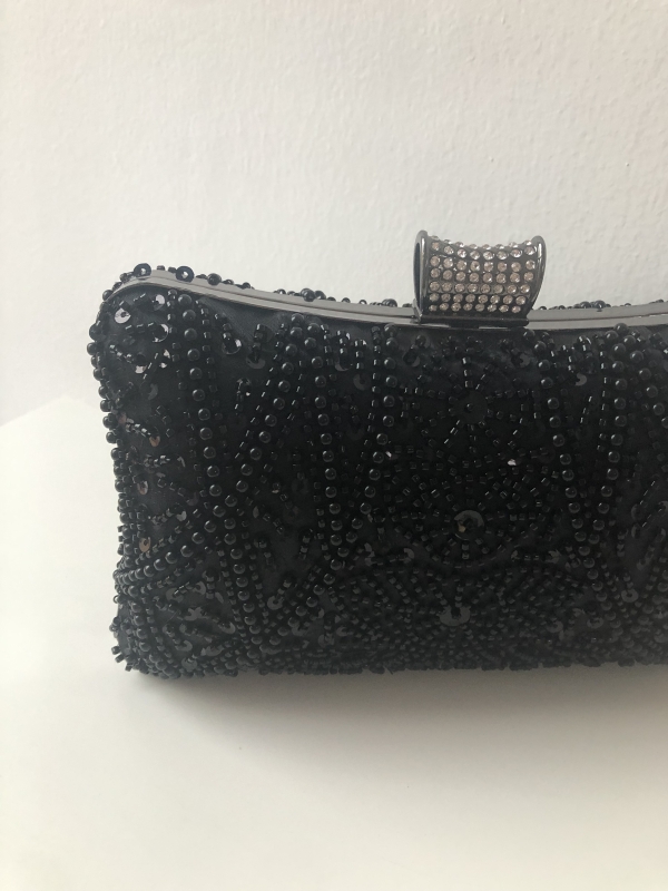 Vilsa Black Clutch
