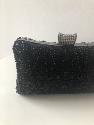 Vilsa Black Clutch