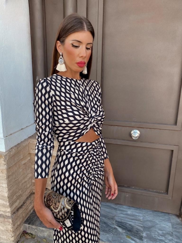 Vestido preto de cúrcuma