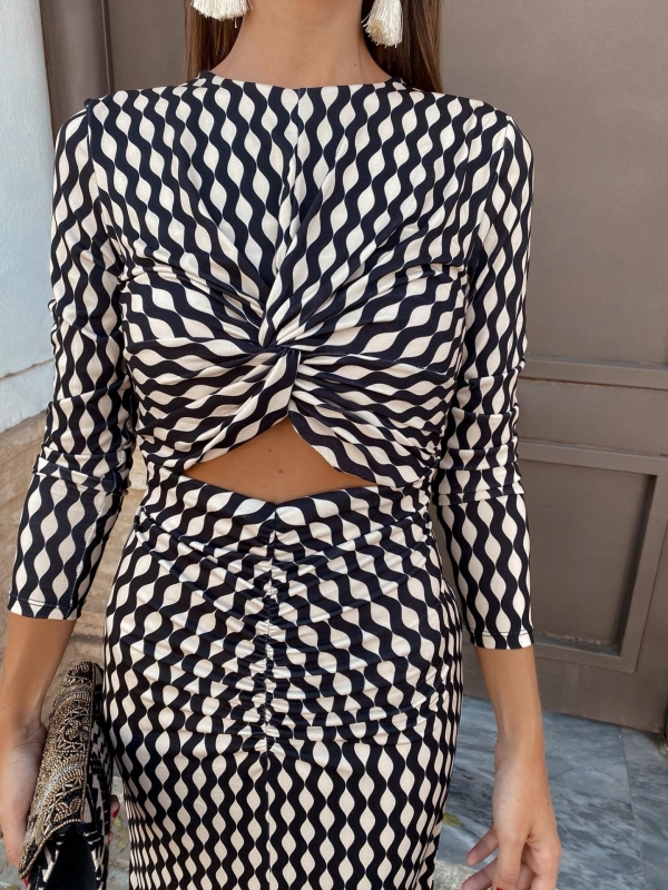 Vestido preto de cúrcuma