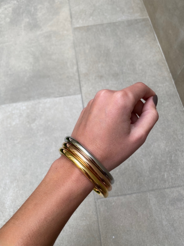 Trio de pulseiras metálicas