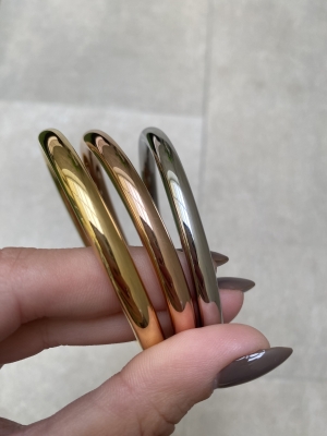 Trio de pulseiras metálicas