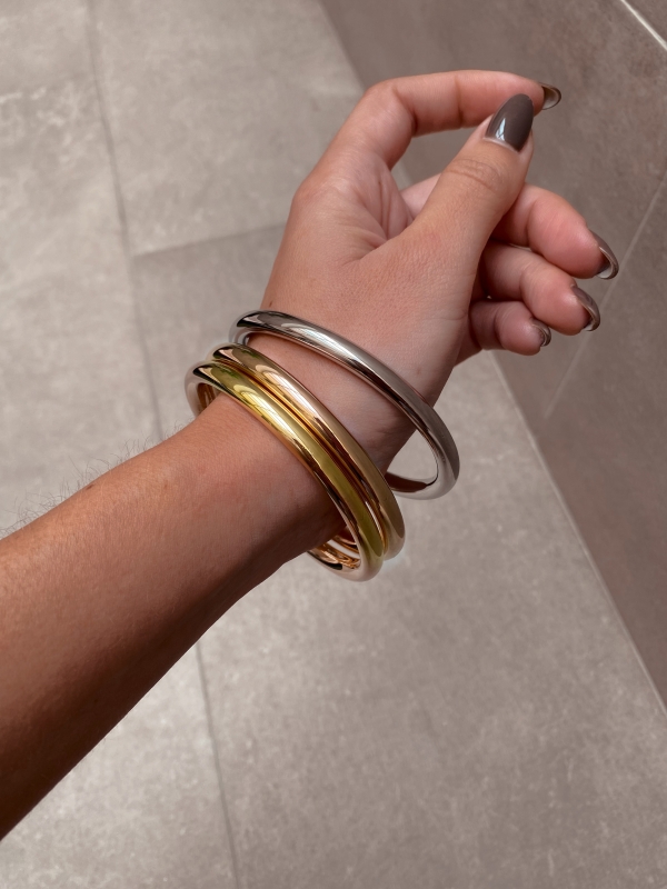 Trio de pulseiras metálicas