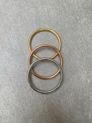 Trio de pulseiras metálicas